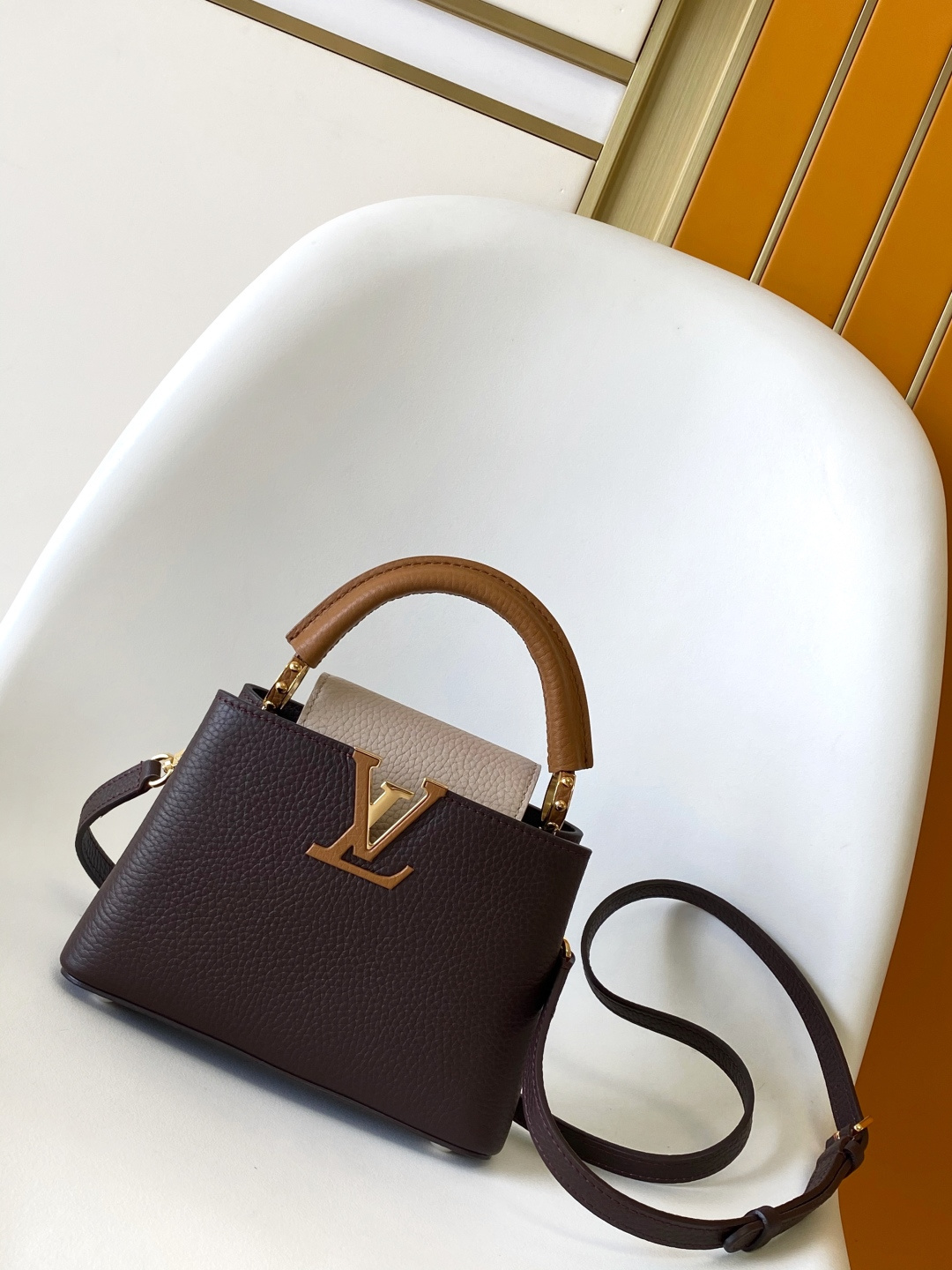 Louis Vuitton LV Classic Handbag Premium Canvas Gift Box Included Daily Use Premium Quality